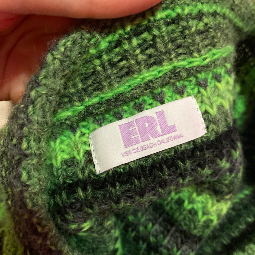 Fun ERL sweater - Picture 4 of 4